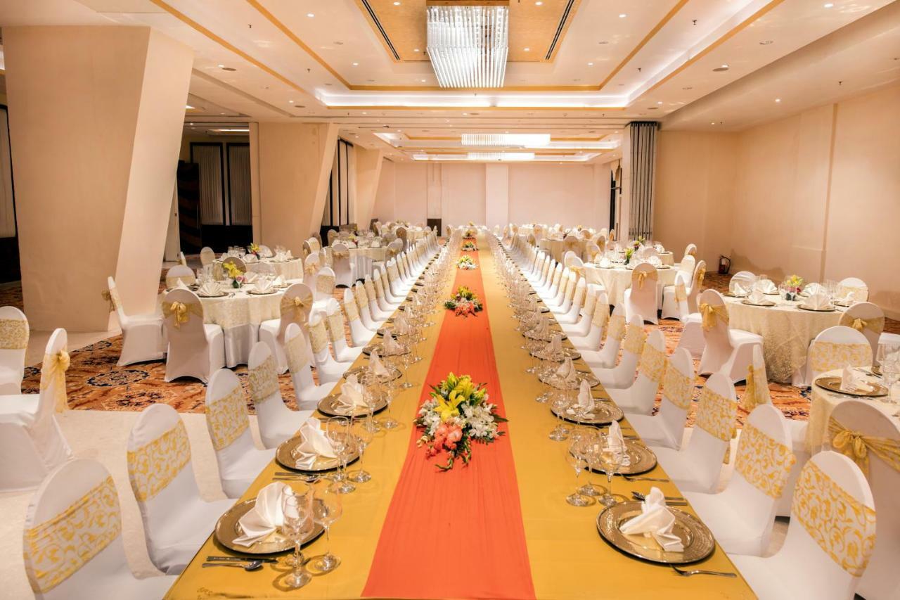 Welcomhotel By Itc Hotels, Dwarka, New Delhi Exteriér fotografie A typical wedding reception